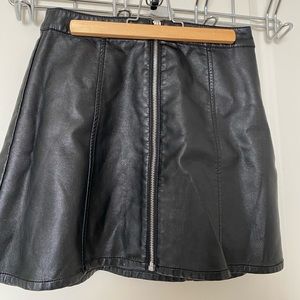 Zip front faux leather mini skirt